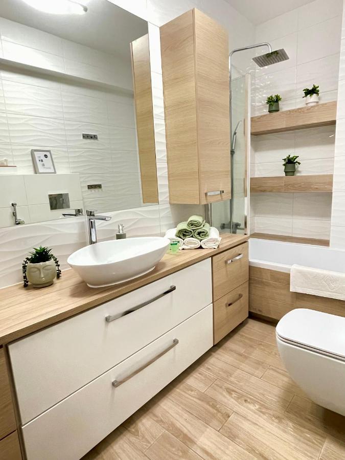 Apartments Sleep & Go Modlin Airport Nowy Dwor Mazowiecki Ngoại thất bức ảnh